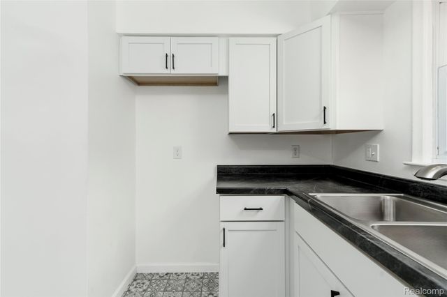 610 W Austin Avenue, Flint, MI 48505