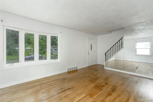 610 W Austin Avenue, Flint, MI 48505