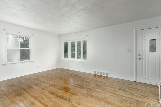 610 W Austin Avenue, Flint, MI 48505