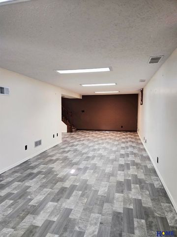 8216 Chestnut Lane, Lincoln, NE 68510
