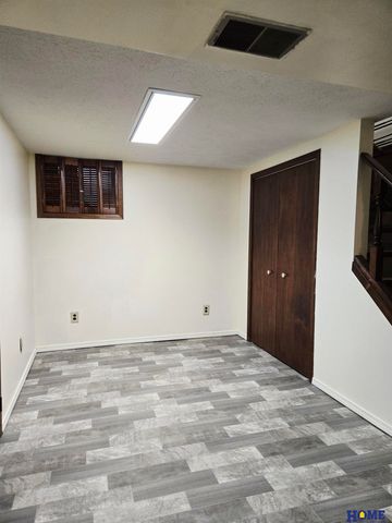 8216 Chestnut Lane, Lincoln, NE 68510