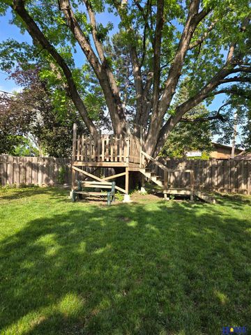 8216 Chestnut Lane, Lincoln, NE 68510