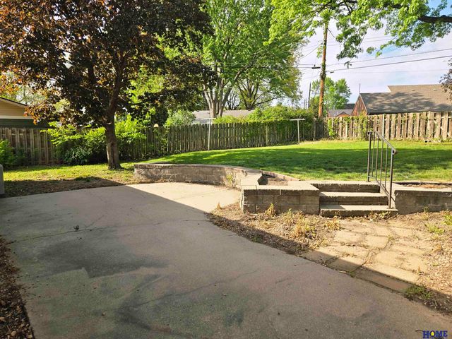 8216 Chestnut Lane, Lincoln, NE 68510