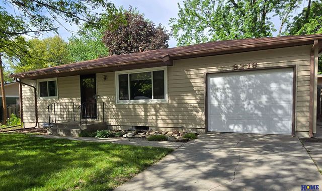 8216 Chestnut Lane, Lincoln, NE 68510