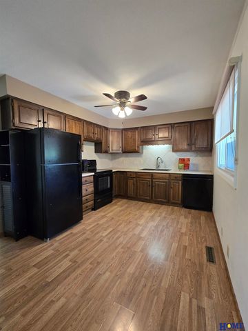 8216 Chestnut Lane, Lincoln, NE 68510