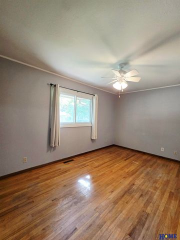 8216 Chestnut Lane, Lincoln, NE 68510