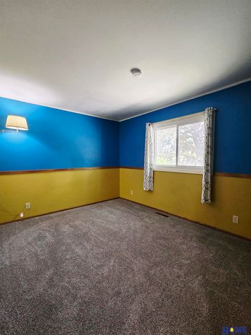 8216 Chestnut Lane, Lincoln, NE 68510