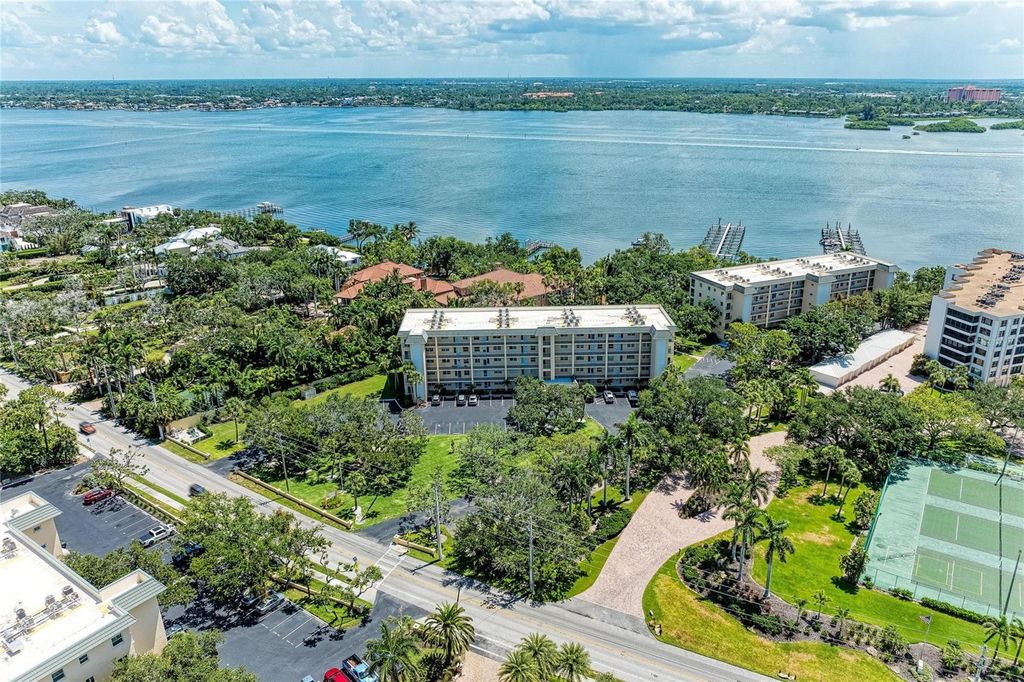8625 MIDNIGHT PASS ROAD 208B, Sarasota, FL 34242