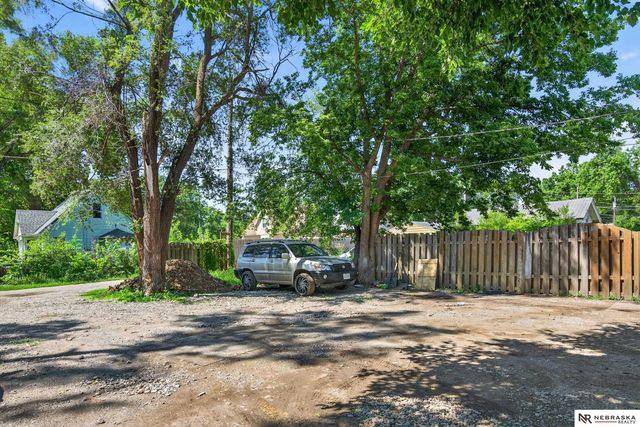 2439 Camden Avenue, Omaha, NE 68111