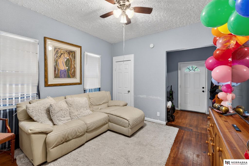 2439 Camden Avenue, Omaha, NE 68111