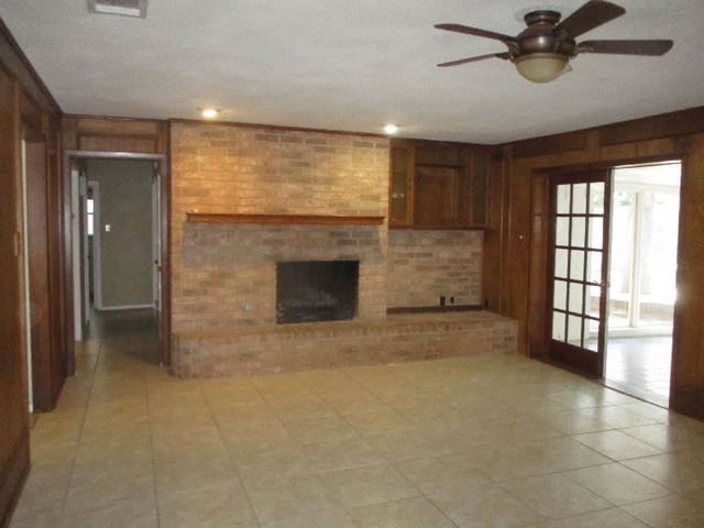 4704 Valleycrest Drive, Arlington, TX 76013