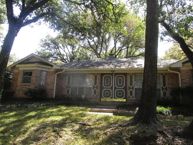 4704 Valleycrest Drive, Arlington, TX 76013