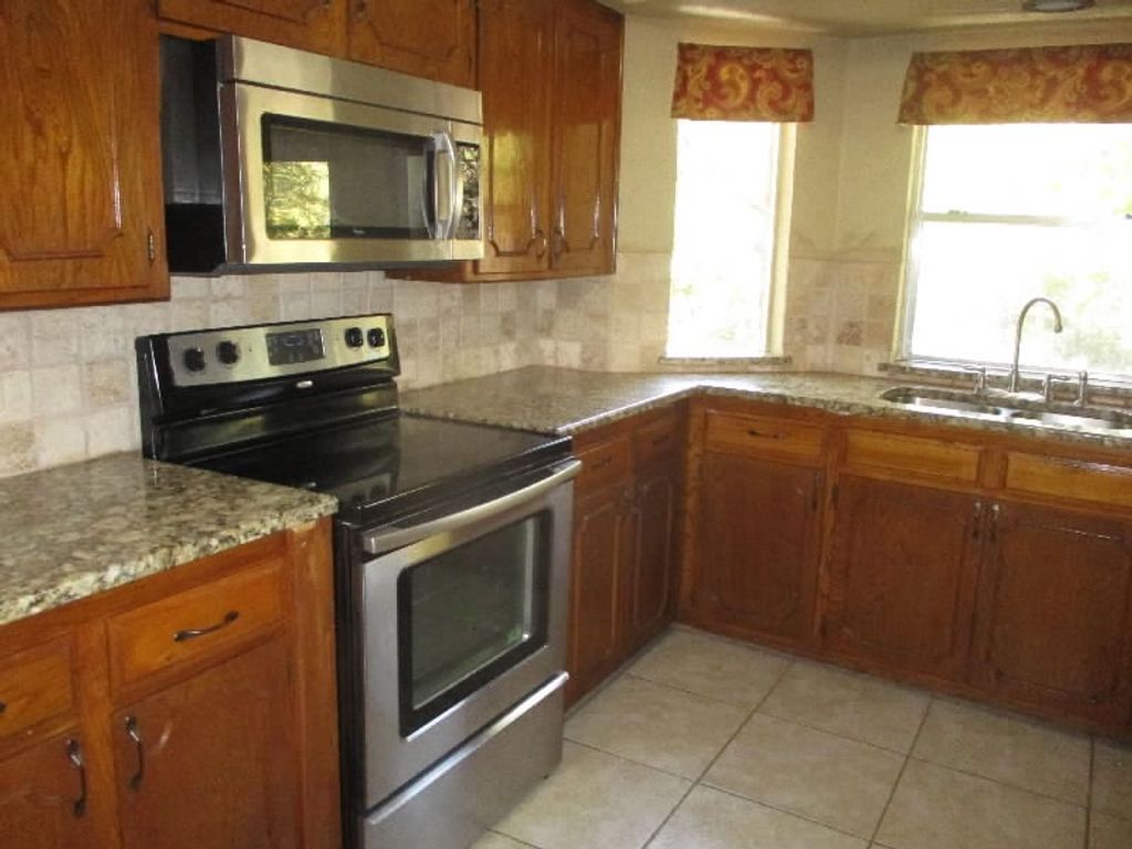 4704 Valleycrest Drive, Arlington, TX 76013