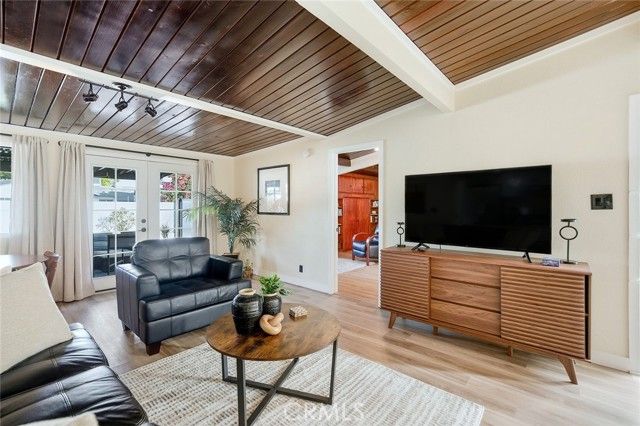 6250 Coldwater Canyon Avenue, North Hollywood (los Angeles), CA 91606