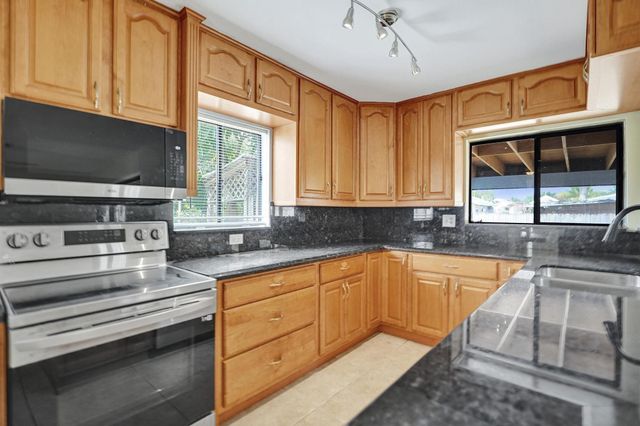 5425 Cleveland Road, Delray Beach, FL 33484