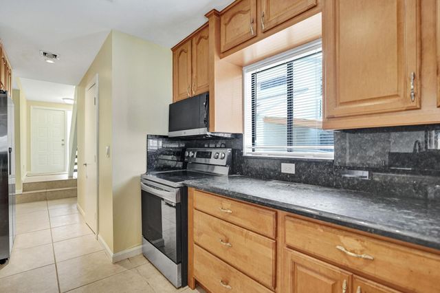 5425 Cleveland Road, Delray Beach, FL 33484