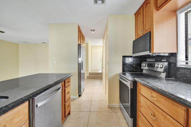 5425 Cleveland Road, Delray Beach, FL 33484