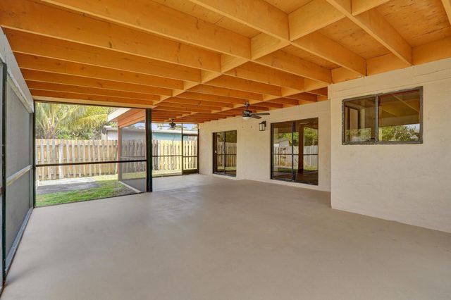 5425 Cleveland Road, Delray Beach, FL 33484