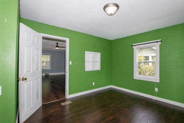 3203 Cambridge Street, Des Moines, IA 50313