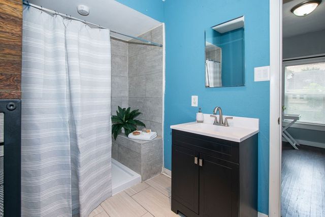 3203 Cambridge Street, Des Moines, IA 50313