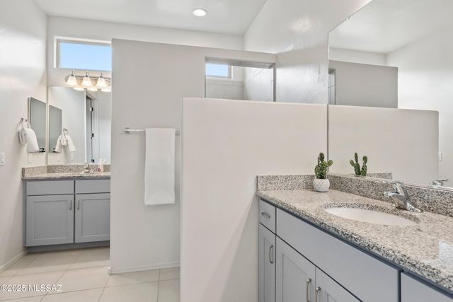 906 N Camino Cerro Morado, Green Valley, AZ 85614