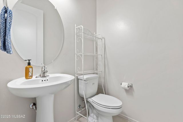 906 N Camino Cerro Morado, Green Valley, AZ 85614