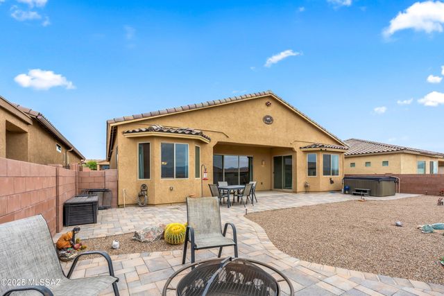 906 N Camino Cerro Morado, Green Valley, AZ 85614
