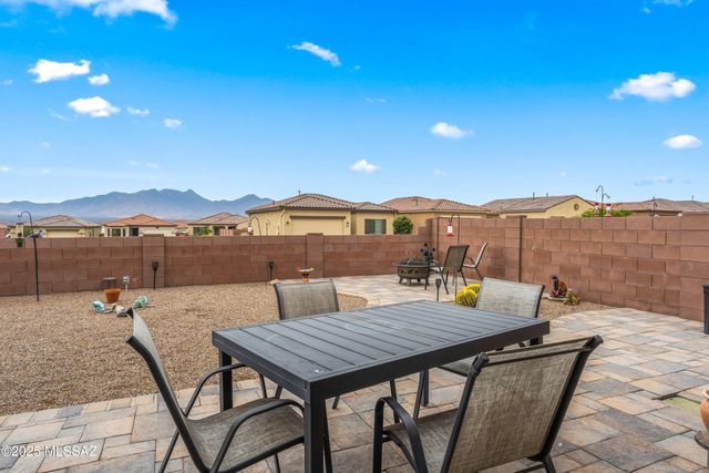 906 N Camino Cerro Morado, Green Valley, AZ 85614