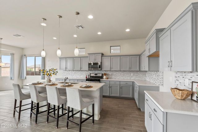 906 N Camino Cerro Morado, Green Valley, AZ 85614