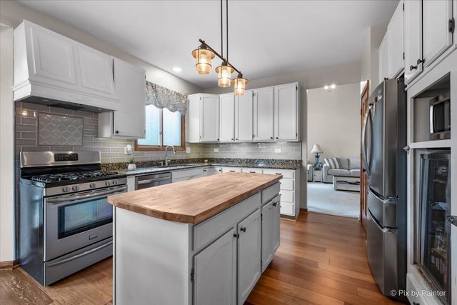 303 Torrington Drive, Bloomingdale, IL 60108