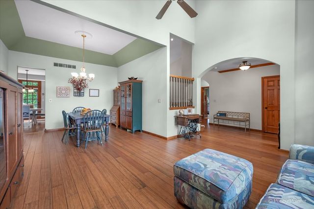 303 Torrington Drive, Bloomingdale, IL 60108