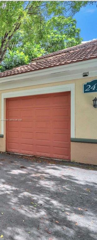 2439 Centergate Dr 103, Miramar, FL 33025