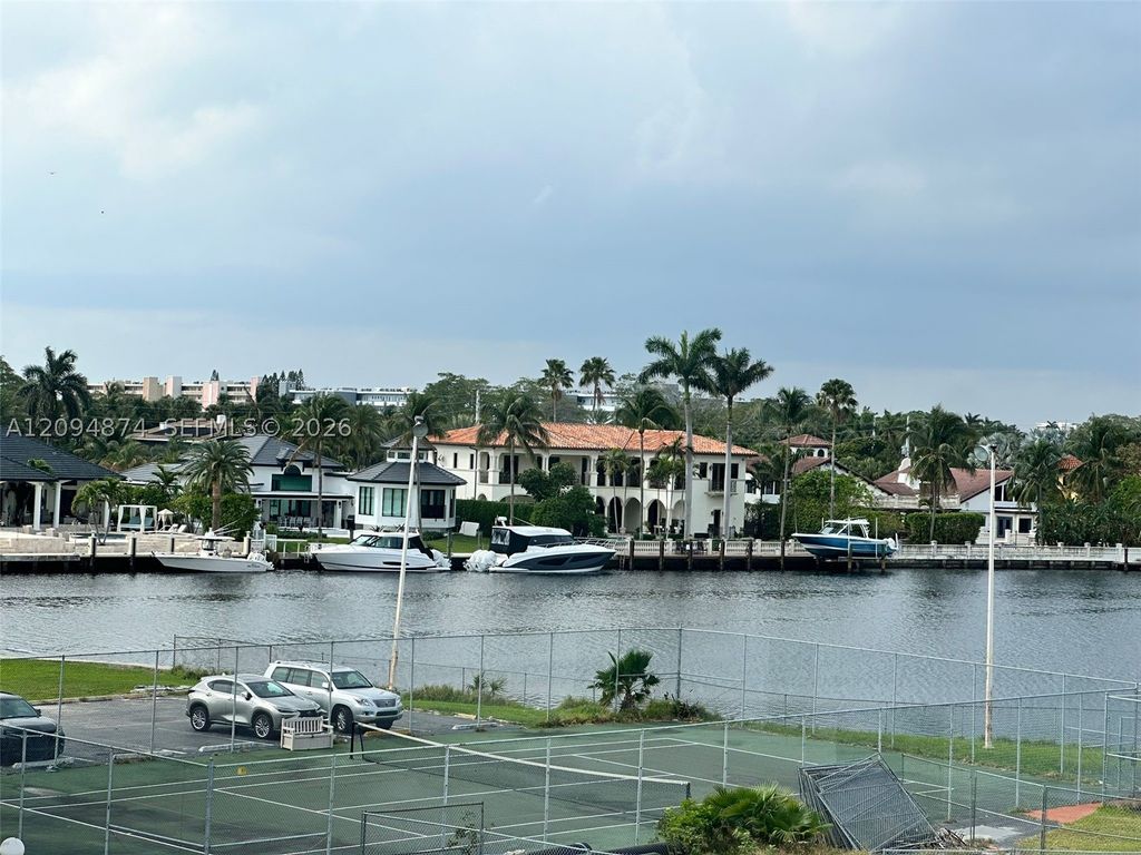 701 Three Islands Blvd 414, Hallandale Beach, FL 33009