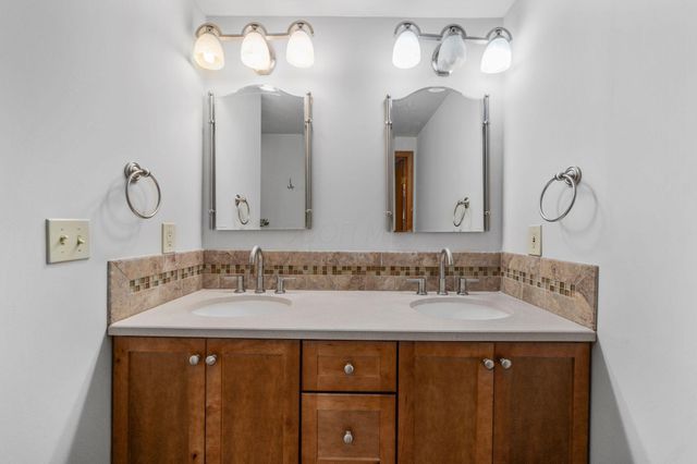 13042 Heatherstone Circle, Pickerington, OH 43147