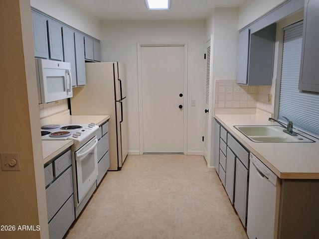 10706 W HUTTON Drive, Sun City, AZ 85351