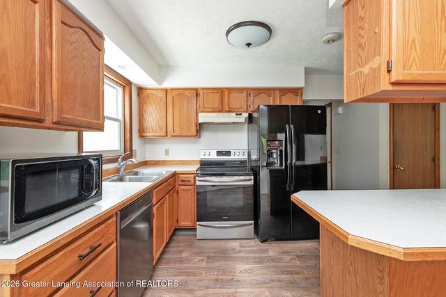 2620 Grovenburg Road, Lansing, MI 48911