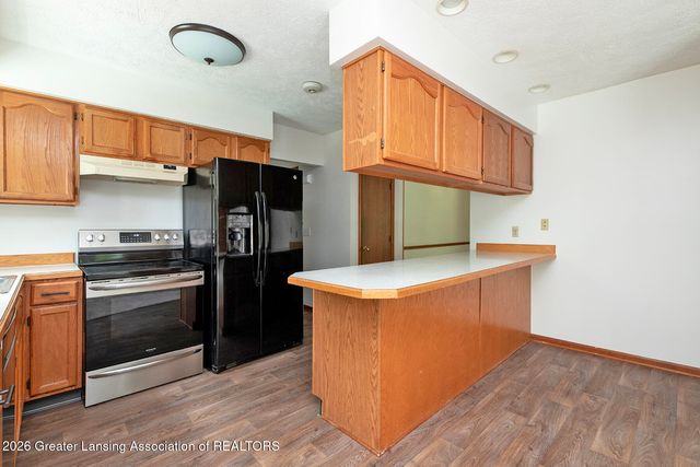 2620 Grovenburg Road, Lansing, MI 48911