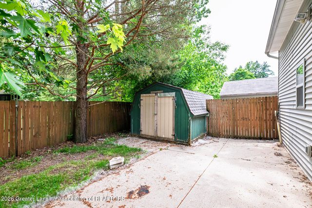 2620 Grovenburg Road, Lansing, MI 48911