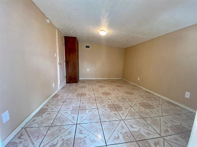 611 Bolster Street, Baytown, TX 77520