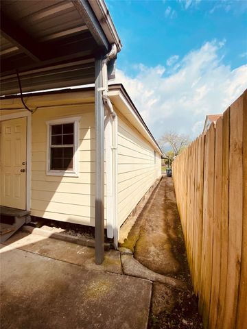 611 Bolster Street, Baytown, TX 77520