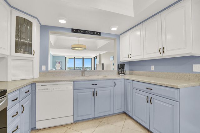 7020 Half Moon Circle 502, Hypoluxo, FL 33462