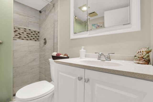 7020 Half Moon Circle 502, Hypoluxo, FL 33462