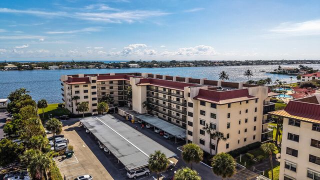 7020 Half Moon Circle 502, Hypoluxo, FL 33462