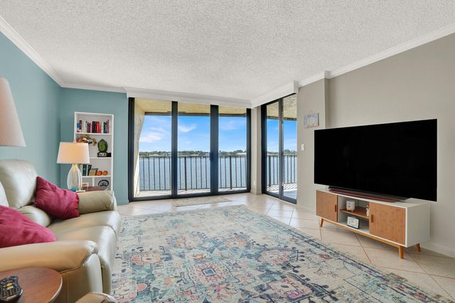 7020 Half Moon Circle 502, Hypoluxo, FL 33462