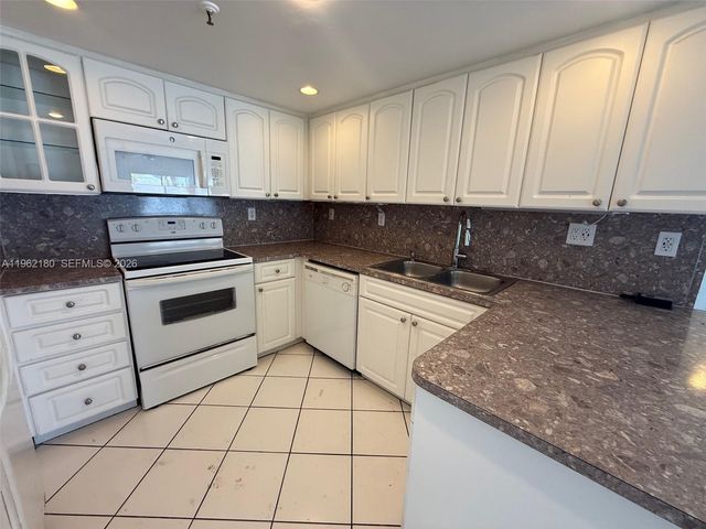 7832 Collins Ave 207, Miami Beach, FL 33141