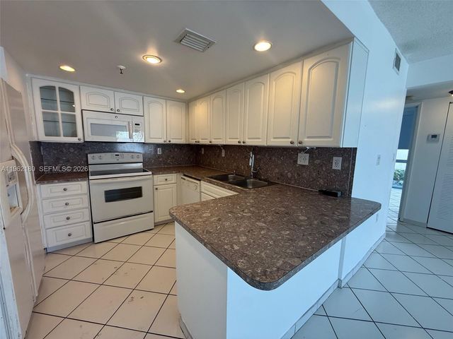 7832 Collins Ave 207, Miami Beach, FL 33141