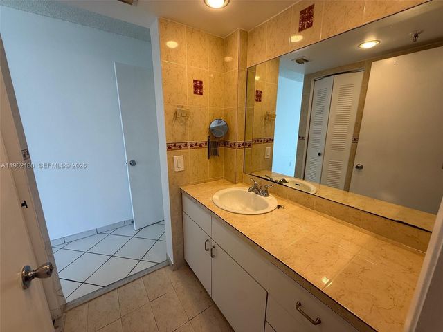 7832 Collins Ave 207, Miami Beach, FL 33141