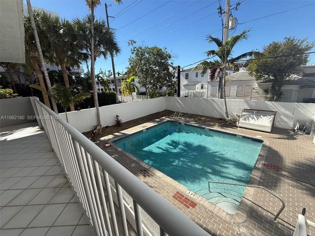 7832 Collins Ave 207, Miami Beach, FL 33141
