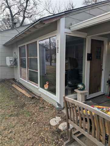 1102 Post Oak Street, Hearne, TX 77859