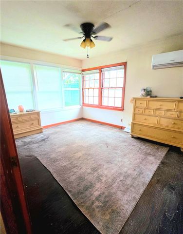 1102 Post Oak Street, Hearne, TX 77859